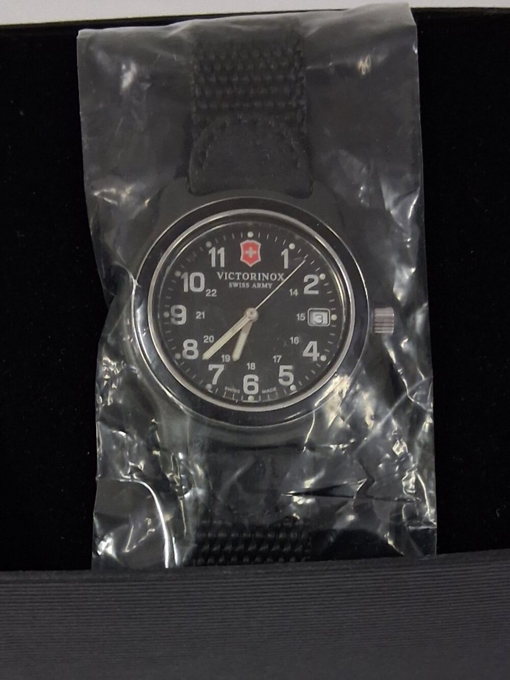 Victorinox Men’s Original Swiss Quartz Watch – Model 249090 – 39mm